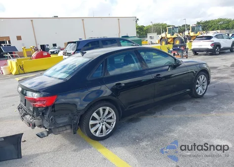 2017 Audi A4 2.0T Ultra Premium z USA, uszkodzony, nr VIN WAUGMAF46HN047810